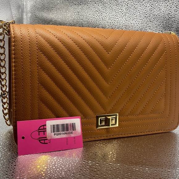 Must Have 4 In 1 Vegan Leather Large CHEVRON Quilted Handbag - Picture 3 of 7